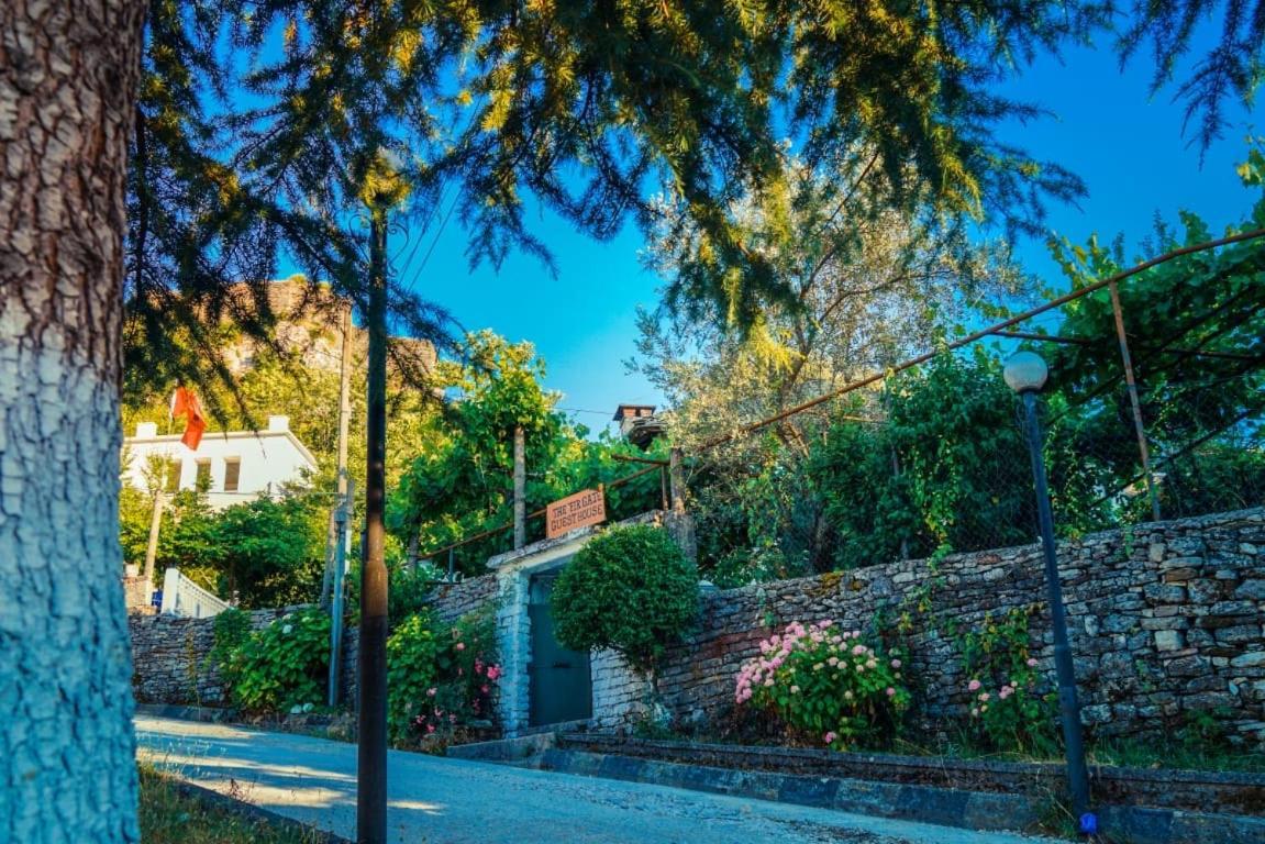 Flora'S Guesthouse 'The Fir Gate' Αργυρόκαστρο Εξωτερικό φωτογραφία