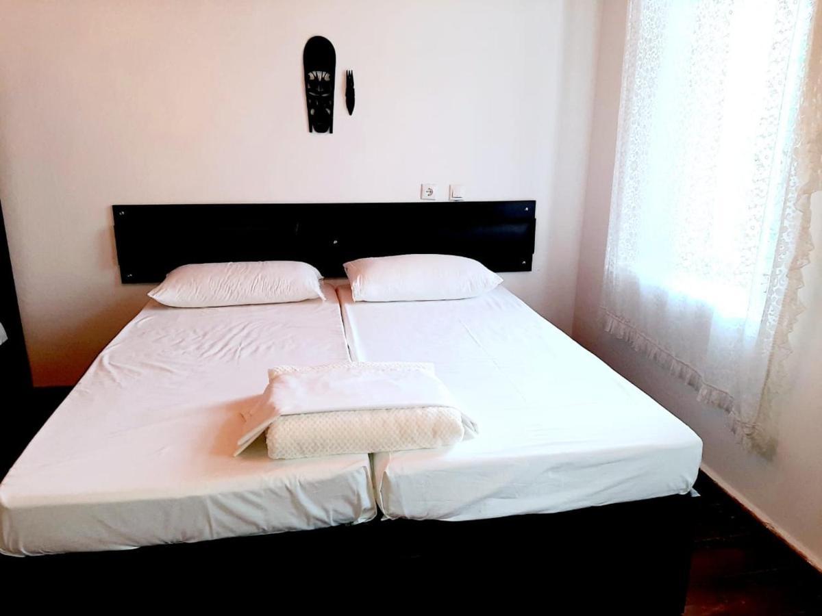Flora'S Guesthouse 'The Fir Gate' Αργυρόκαστρο Εξωτερικό φωτογραφία