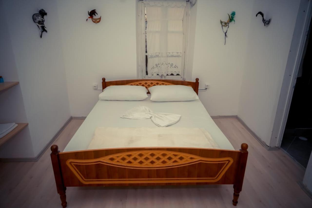 Flora'S Guesthouse 'The Fir Gate' Αργυρόκαστρο Εξωτερικό φωτογραφία