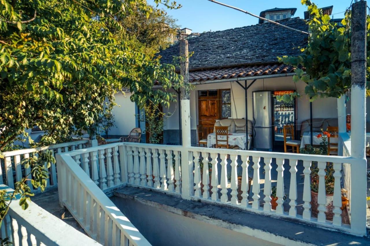 Flora'S Guesthouse 'The Fir Gate' Αργυρόκαστρο Εξωτερικό φωτογραφία