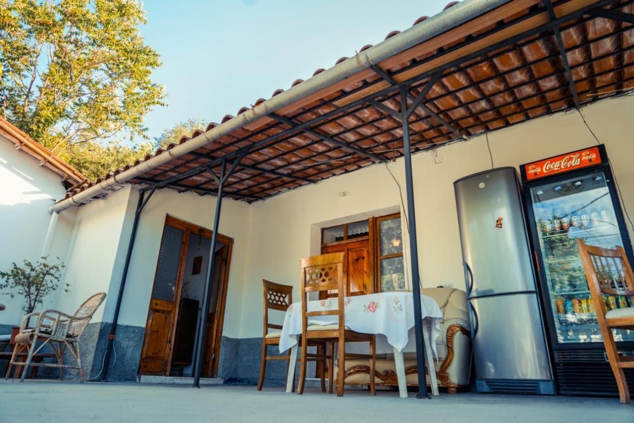Flora'S Guesthouse 'The Fir Gate' Αργυρόκαστρο Εξωτερικό φωτογραφία