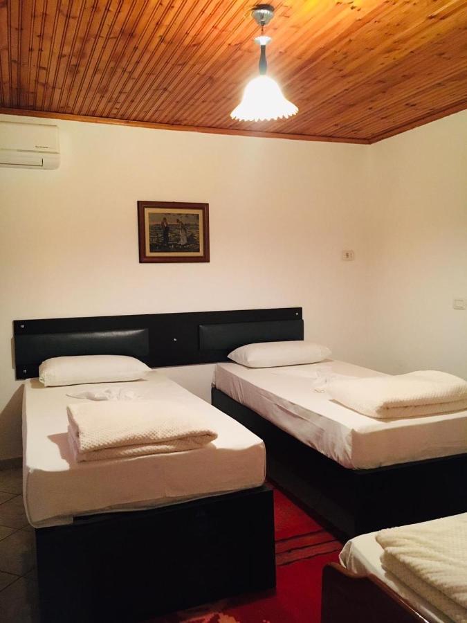 Flora'S Guesthouse 'The Fir Gate' Αργυρόκαστρο Εξωτερικό φωτογραφία