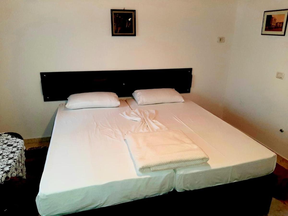 Flora'S Guesthouse 'The Fir Gate' Αργυρόκαστρο Εξωτερικό φωτογραφία