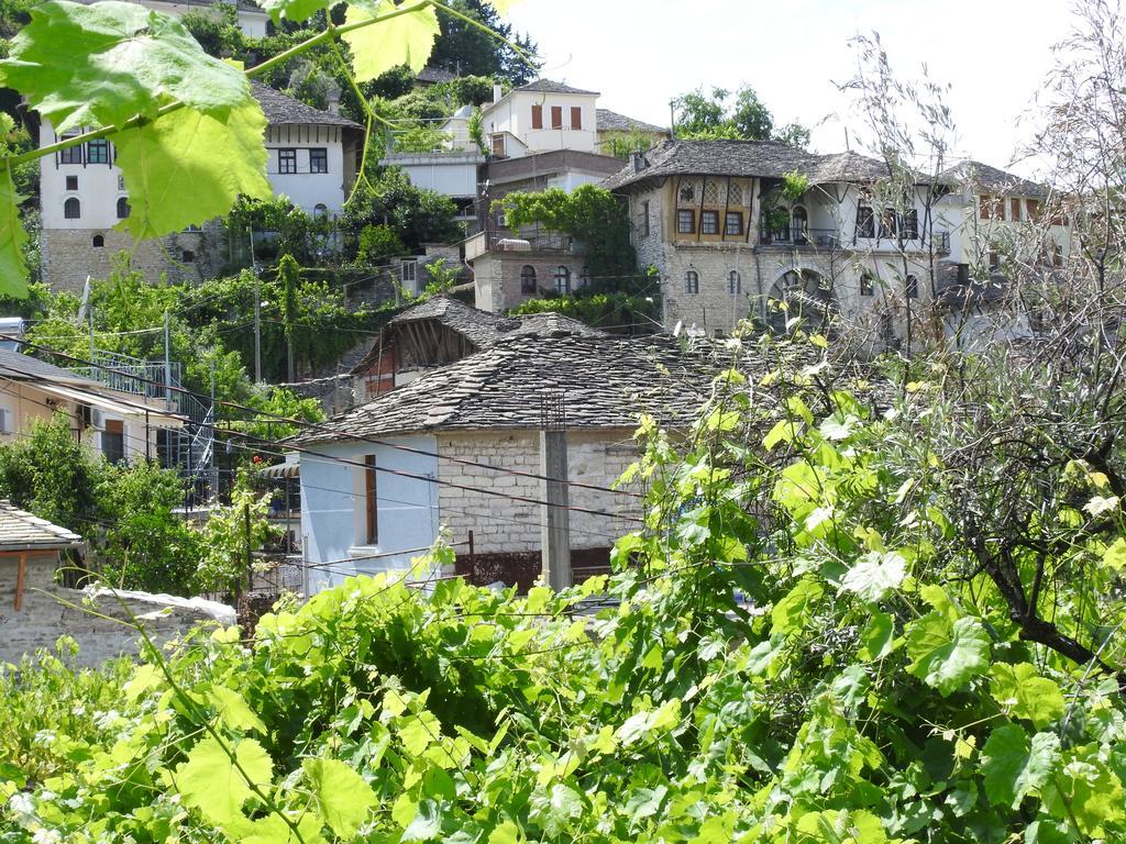 Flora'S Guesthouse 'The Fir Gate' Αργυρόκαστρο Εξωτερικό φωτογραφία